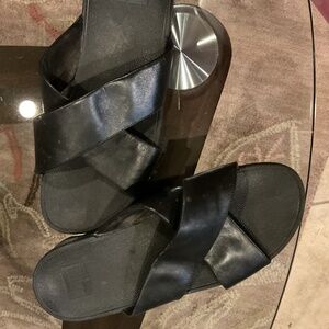 FIT FLOP BLACK LEATHER SLIDES SIZE 8 womens
